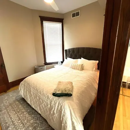 Irving Park/Avondale Updated Vintage Top Unit 2-Flat Chicago Extérieur photo