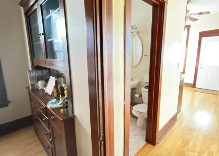 Irving Park/Avondale Updated Vintage Top Unit 2-Flat