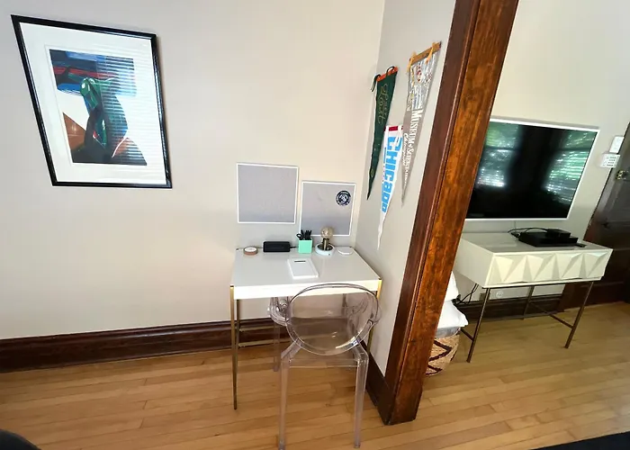 Irving Park/Avondale Updated Vintage Top Unit 2-Flat