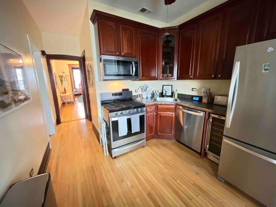 Irving Park/avondale Updated Vintage Unit 2-flat * Chicago